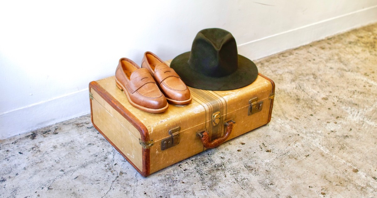 アンティーク 帽子と靴とバッグの置物セット 帽子と革靴 – 神戸元町の